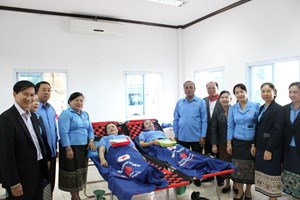 ບໍລິຈາກເລືອດ ເພື່ອຊ່ວຍເຫຼືອສັງຄົມແບບສະໝັກໃຈ