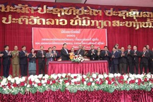 ມອບ-ຮັບໜ້າທີ່ ເລຂາພັກແຂວງ-ວ່າການເຈົ້າແຂວງອັດຕະປື