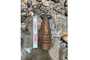 ພົບຈອມເກດ ພະເຈົ້າອົງໃຫຍ່ ທີ່ ດອນເຜິ້ງຄຳ