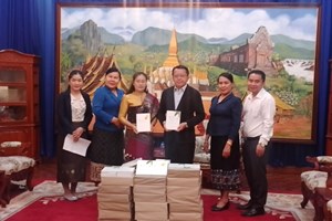 ບໍລິສັດ ວຽງຈັນ ມີເດຍ ແລະ ທ່ອງທ່ຽວມອບປຶ້ມ 400 ຫົວໃຫ້ກະຊວງ ຖວທ