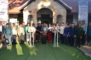 ງານວາງສະແດງຮູບແຕ້ມຝາຜະໜັງວັດເກົ່າໃນສັດຕະວັດທີ 19 ຢູ່ແຂວງສະຫວັນນະເຂດກາຍເປັນທີ່ສົນໃຈຂອງມວນຊົນ