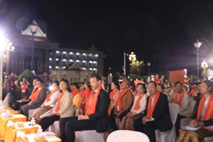 ເປີດໄຟສີສົ້ມໃສ່ປະຕູໄຊ ລະນຶກວັນສາກົນເພື່ອລຶບລ້າງຄວາມ ຮຸນແຮງຕໍ່ແມ່ຍິງ ຄົບຮອບ 23 ປີ