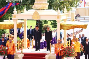 ປະທານປະເທດ ພົບປະກັບພະມະຫາກະສັດ ກໍາປູເຈຍ