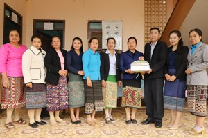 ສູນວັດທະນະທຳເດັກ-ຫໍສະໝຸດ ແຂວງຫົວພັນ ເຄື່ອນໄຫວກິດຈະກຳ ຢູ່ໂຮງຮຽນປະຖົມນາທອງ