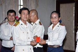 ອົງການກວດສອບແຫ່ງລັດມອບໃບຢັ້ງຢືນໜ່ວຍພັກປອດໃສເຂັ້ມແຂງ ແລະ ໜັກແໜ້ນ ພ້ອມມອບບັດໃຫ້ສະມາຊິກພັກສົມບູນ 