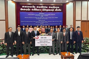 ມອບລົດໃຫຍ່ໃຫ້ອົງການປົກຄອງເມືອງຮ້ຽມ