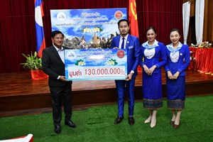 ຫຼາຍພາກສ່ວນ ສືບຕໍ່ມອບເງິນອຸປະຖໍາ ງານມະຫະກໍາບຸນຊ້າງ