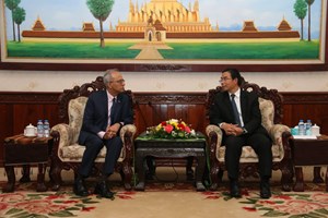 ທ່ານ ວິໄລວັນ ບຸດດາຄໍາ ຕ້ອນຮັບການເຂົ້າພົບປະຢ້ຽມຢາມ ທູດສິງກະໂປ ປະຈຳ ສປປ ລາວ