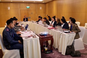 ກອງປະຊຸມເຜີຍແຜ່ການເຄື່ອນໄຫວວຽກງານຢູ່ໂຮງຮຽນຂຸນສານແຫ່ງຊາດຝຣັ່ງ