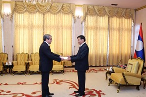 ປະທານປະເທດ ຮັບທູດຕ່າງປະເທດເຂົ້າຍື່ນສານຕາຕັ້ງ ແລະ ມອບສານຕາຕັ້ງໃຫ້ທູດລາວ ໄປປະຈຳຢູ່ຕ່າງປະເທດ