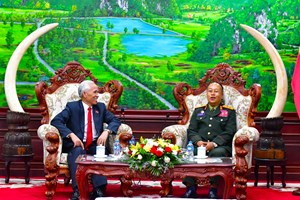 ຄະນະນໍາ ຄອສພ ອວຍພອນກະຊວງປ້ອງກັນປະເທດ ໂອກາດ 75ປີ ວັນສ້າງຕັ້ງກອງທັບ