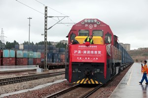 ຂະບວນລົດໄຟຂົນສົ່ງສິນຄ້າ ລະຫວ່າງ ຊຽງໄຮ້-ຢູນນານ - ແມ່ນໍ້າລ້ານຊ້າງ - ແມ່ນໍ້າຂອງ ໄດ້ເປີດນໍາໃຊ້ຢ່າງເປັນທາງການ