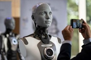 AI ເປັນທັງຄວາມສ່ຽງ ແລະ ໂອກາດສຳລັບສື່ມວນຊົນ