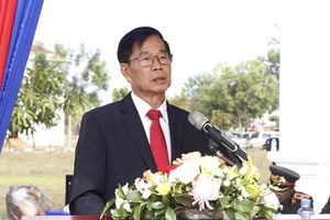 ປະທານສູນກາງແນວລາວສ້າງຊາດເຂົ້າຮ່ວມພິທີໂຮມຊຸມນຸມສະເຫຼີມສະຫຼອງວັນສ້າງຕັ້ງກອງທັບ ຄົບຮອບ 75 ປີ