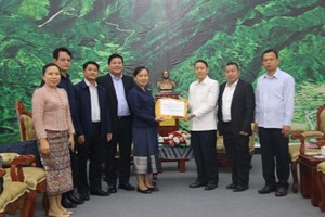 ລັດຖະມົນຕີກະຊວງຮສສ ເຄື່ອນໄຫວຊຸກຍູ້ວຽກງານຢູ່ແຂວງໄຊສົມບູນ