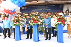 ປະທານປະເທດແຫ່ງ ສປປ ລາວ ພ້ອມດ້ວຍພັນລະຍາຮ່ວມງານມະຫະກໍາບຸນຊ້າງຄັ້ງທີ 17 ທີ່ແຂວງໄຊຍະບູລີ