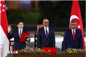 ທ່ານ ລໍເຣັນ ຫວອງ ເຂົ້າສາບານຕົວຂຶ້ນຮັບຕຳແໜ່ງນາຍົກລັດຖະມົນຕີສິງກະໂປ