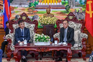 ຮອງເຈົ້າແຂວງຈຳປາສັກ ຕ້ອນຮັບຄະນະຜູ້ແທນແຂວງກວາງບິງ 