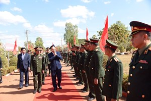 ຫົວໜ້າຫ້ອງວ່າການສູນກາງພັກ ຢ້ຽມຢາມກອງພັນໃຫຍ່ 661