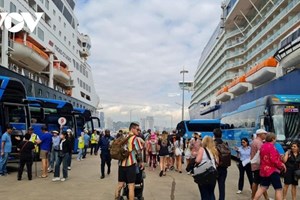 ຫວຽດນາມ ຕ້ອນຮັບແຂກທ່ອງທ່ຽວສາກົນກວ່າພັນເທື່ອຄົນ