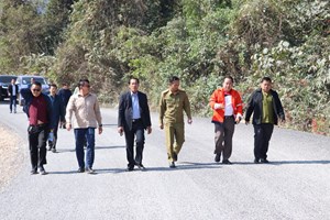 ເຈົ້າແຂວງຄຳມ່ວນ ຕິດຕາມການປັບປຸງກໍ່ສ້າງທາງແລະ ການບໍລິການຢູ່ດ່ານນາເພົ້າ