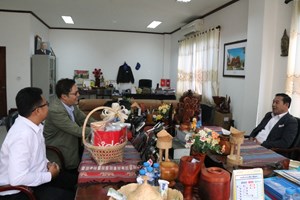       ບໍລິສັດ ລາວໂທລະຄົມມະນາຄົມ ອວຍພອນ ໜັງສືພິມ ປະຊາຊົນ