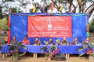 ປະກາດຮັບຮອງ 4 ບ້ານເມືອງຕົ້ນເຜິ້ງ ເປັນຄອບຄົວ ແລະ ບ້ານປ້ອງກັນຊາດເຂັ້ມແຂງ.