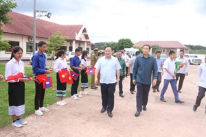 ຄະນະຜູ້ແທນແຂວງດຽນບ່ຽນ ຢ້ຽມຢາມ ແລະ ເຮັດວຽກຢູ່ແຂວງຜົ້ງສາລີ