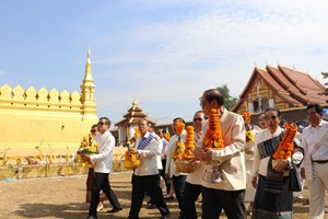 ພິທີແຫ່ຜາສາດເຜິ້ງ ງານບຸນນະມັດສະການພະທາດຫຼວງ