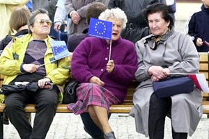 ເອີຣົບ ຈະມີຄົນທີ່ອາຍຸເກີນ 65 ປີ ຫຼາຍກວ່າເດັກນ້ອຍທີ່ອາຍຸບໍ່ເຖິງ 15 ປີ