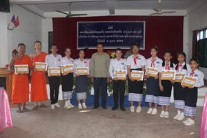 ເມືອງໄຊຍະບູລີ ສອບເສັງນັກຮຽນເກັ່ງສາຍສາມັນສຶກສາ