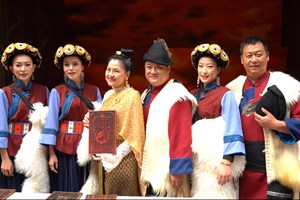 ບັນດາທູຕານຸທູດຕ່າງປະເທດປະຈໍາ ສປ ຈີນ ສໍາຜັດກັບຮີດຄອງປະເພນີບຸນກຸດຈີນ