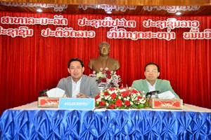 ຫົວໜ້າ ຫສນຍ ພົບປະໂອ້ລົມພະນັກງານ ທີ່ເຮັດວຽກງານເສນາທິການ ແຂວງຜົ້ງສາລີ