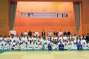 ນັກກິລາບູໂດສະແດງສິລະປະປ້ອງກັນຕົວ