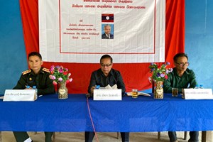 ແກ່ນທ້າວ ອົບຮົມການທະຫານ-ການເມືອງ ໃຫ້ກໍາລັງກອງຫຼອນ.