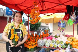 ເຄື່ອງບູຊາ ໄດ້ຂາຍດີໃນເທດສະການບຸນສົງການ