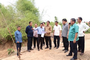 ເຈົ້າແຂວງຄຳມ່ວນ ລົງເຄື່ອນໄຫວເຮັດວຽກຢູ່ເມືອງໄຊບົວທອງ - ມະຫາໄຊ