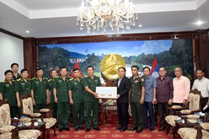 ທະຫານເຂດ 5 ສສ ຫວຽດນາມ ອວຍພອນຄະນະນໍາແຂວງສາລະວັນໃນໂອກາດປີໃໝ່ລາວ