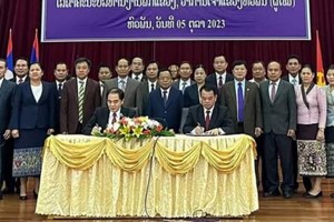 ພິທີມອບ-ຮັບໜ້າທີ່ ເລຂາພັກແຂວງ-ເຈົ້າແຂວງຫົວພັນ (ຜູ້ເກົ່າ) ແລະ ເລຂາ ພັກແຂວງ-ວ່າການເຈົ້າແຂວງຫົວພັນ (ຜູ້ໃໝ່)