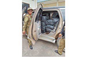 ເຈົ້າໜ້າທີ່ ປກສ ເມືອງຫົງສາ ຈັບຕົວຜູ້ສົ່ງຢາເສບຕິດ ພ້ອມຢຶດຂອງກາງໄດ້ 1 ໂຕນກວ່າ.