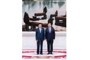 ປະທານປະເທດ ແຫ່ງ ສປປ ລາວ ພົບປະກັບ ນາຍົກລັດຖະມົນຕີ ແຫ່ງ ຣາຊະອານາຈັກ ກຳປູເຈຍ