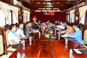 ເຈົ້າແຂວງໄຊຍະບູລີ ຊຸກຍູ້ການເກັບກູ້ພືດລະດູປີ ແລະ ການເກັບຊື້-ສົ່ງອອກຢູ່ເມືອງປາກລາຍ