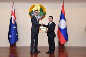 ລັດຖະບານ ປະດັບຫຼຽນກາມິດຕະພາບ ໃຫ້ທູດ ອົດສະຕຣາລີ ປະຈໍາ ລາວ