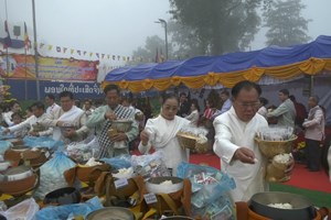 ພິທີຕັກບາດຖວາຍທານງານສົມໂພດພຣະພຸດທະບາຣະມີສຼີຊຽງຮ່ອນ