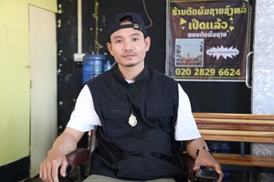 ຊ່າງຕັດຜົມ ສ້າງລາຍຮັບເຂົ້າສູ່ຄອບຄົວ