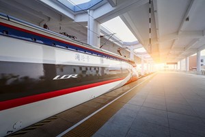 ເສັ້ນທາງລົດໄຟຈີນ-ລາວ “ມັງກອນເຫຼັກ” ບິນຂ້າມຜ່ານພູຜາແມ່ນ້ຳ