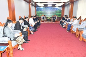 ເຈົ້າແຂວງ ໄຊຍະບູລີ ຕ້ອນຮັບ ປະທານສານປະຊາຊົນສູງສຸດ