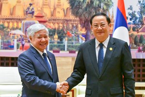 ນາຍົກລັດຖະມົນຕີ ຕ້ອນຮັບປະທານຄະນະກຳມະການສູນກາງແນວໂຮມປະເທດຊາດຫວຽດນາມ