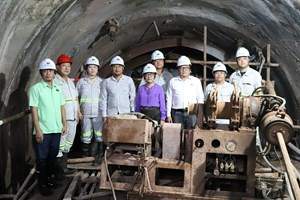 ເຈົ້າໜ້າທີ່ແຂວງຄຳມ່ວນ ລົງກວດກາການກໍ່ສ້າງອຸໂມງຂອງບໍລິສັດ ຊີໂນ-ອາກຣີ ໂປຕາສ ຈໍາກັດ