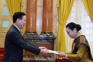 ທູດລາວ ຍື່ນສານຕາຕັ້ງ ຕໍ່ປະທານປະເທດແຫ່ງ ສສ ຫວຽດນາມ